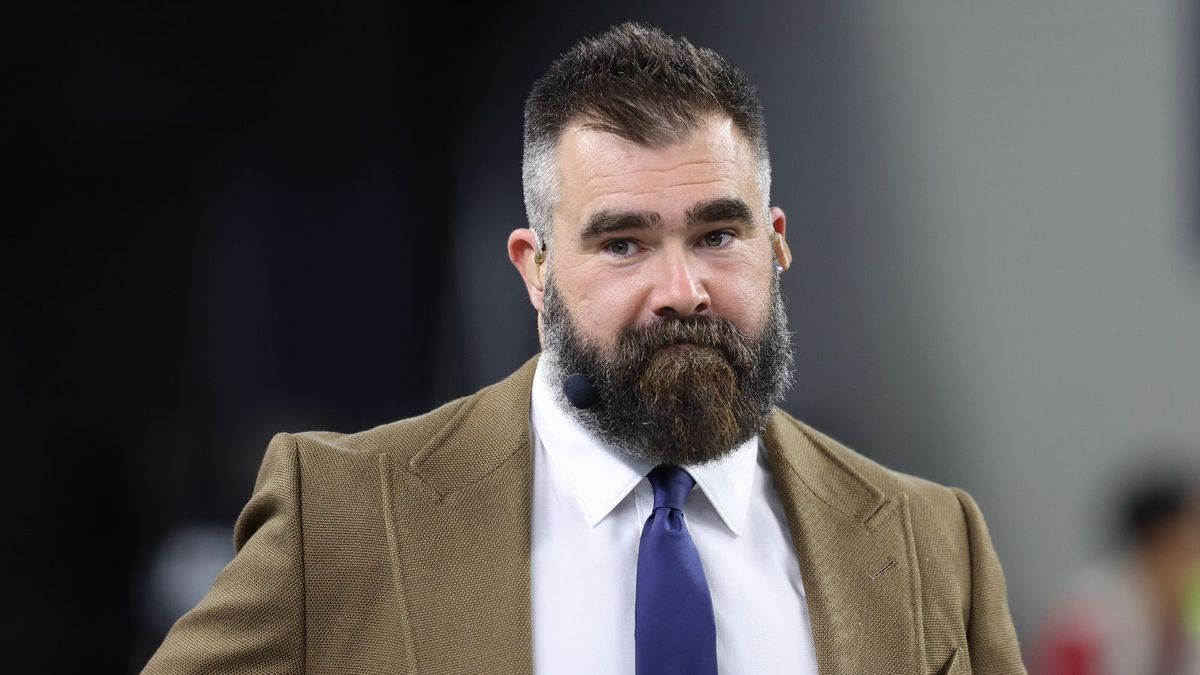 Did Jason Kelce establish Renee Good Hope Scholarship Fund?